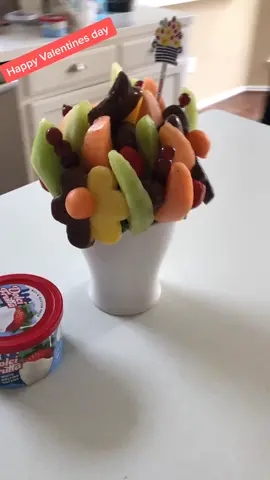 For mi amor. Edible arrangements with a little extra. #formyvalentine #fyp #foryoupag #foryoupage #diyvalentine