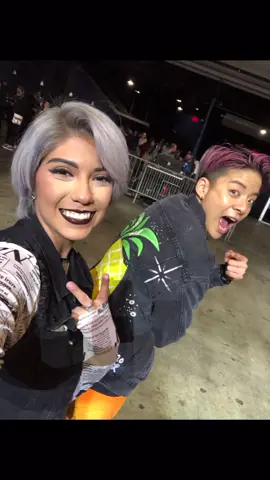 I painted a jacket for Amber and had a chance to give it to her on Valentines Day 🥰 I love you Amber!! #valentinesday2020 #kpop #amberliutour_x