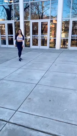 shout out to the guys in the back @drexeldanceteam