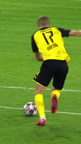 Strahl-Schuss von #erlinghaaland! Bewertet sein Tor von 1-10 ✍️🌟 #bvb #borussiadortmund #goals