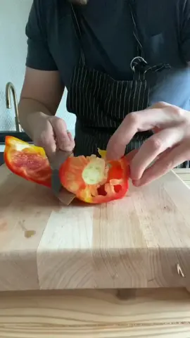 Bell pepper PSA for the homies. #leapday #got2bStyled #quickcuts #cookingtips #fyp #foryoupage #FoodLover #food #cooking #skills