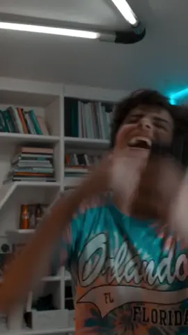 Vc fazia memes do vírus até sua cidade ser toda infectada.