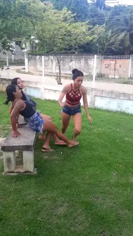 Gente quase eu quebro minha coluna😂😂😂, Me ajudem a bater 20 mil no insta:paolla.Ataíde, conto com vcs🙌🏻🙌🏻❤#_comedia #comediadeamigas