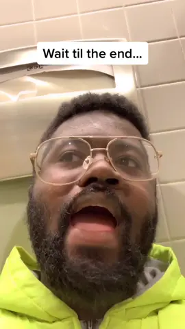I was in the bathroom and this randomly happened 🤔