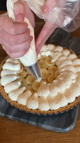 Banoffee pie 😍🤤🍌 #foryou #fördig #foryoupage #fyp #piping #viral #satisfying #decoration #baking #baka