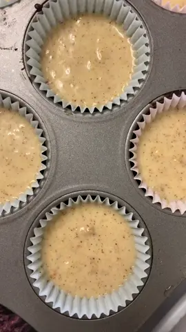 #cooking #fyp #bananabread #foryoupage #foryou #viral #quarantine #quarantinelife #baking #dessert #sweettooth #food