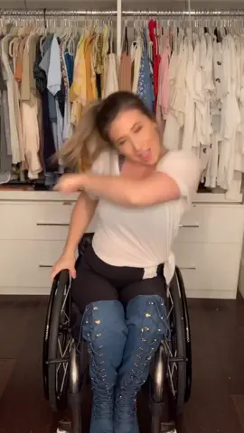 Comment your last￼ emoji‘s 🖤✌🏼 #Foryoupage #foryou #fyp #wheelchair #challenge