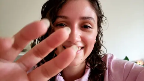 a lil face tapping 💗 #asmr #happyathome #MoodBoost #fyp #satisfyingvideo #boredathome #asmrvideo #asmrtapping #asmrchallenge