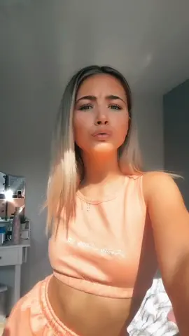 IGTV of my ‘no make up’ make up routine live tonight follow me @eemilybull🦋
