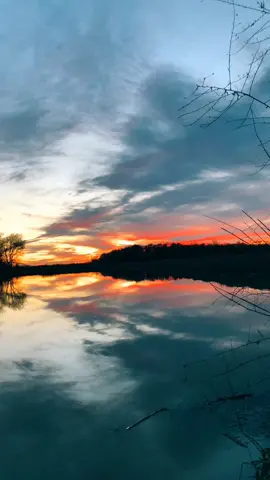 sunsets in ky hit different #fyp #foryoupage #ThisIsQuitting #nbamoments #cleaningszn #PlayByPlay #distancedance