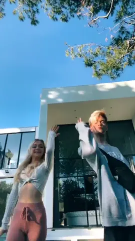 we swingin😂✌🏻