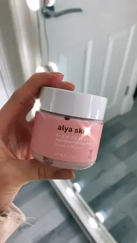 Love this mask!!💞 @alya_skin  #skincare #skin #facemask #lockdown #quarantine #fyp #foryoupage #viral