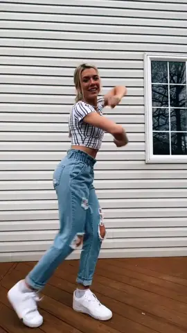 Love this dance it’s so fun! #levelup #CookieWithACause #bookclub #werkitfromhome #fyp #foryou #viral #distancedance #trend #quarantine