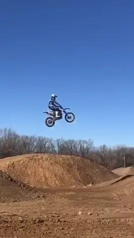 #motocross #air #bigair #healthheroes #levelup #socialmediachallenge #foryou #lalala #youcandoanything #yousetyourmindto