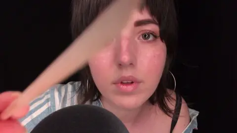 #ASMR Mouth Sounds + Face Touching #asmrsounds #asmrvideos #asmrvideo #relax #asmrtiktoks #asmrtiktok #relaxing #asmrrelax #asmrtingles #satisfying