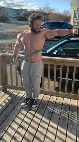 #outsideworkout #homeworkout #quarantinelife #Fitness #coach #delts #bands #chevy #silverado #muscle #tiktokfit #bodybuilder #shoulderday #beardlife