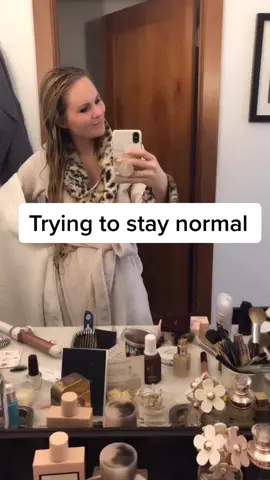 Trying to keep a routine #indoorworkout #blanketlife #toosieslide #freezeframe #washedhair #clean #routine #quarantinelife #cova19 #happyathome #stay