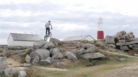 Hops up rocks 🤘
