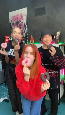 У тебя 10 секунд, чтобы написать вкус своего любимого пончика 😌🍩