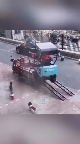 tai nạn không đáng có #tiktok #xu_hướng #excavator #truck #tik_tok