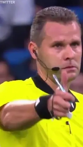 The referee’s reaction was priceless 🤣 #foryou #fyp #keepingbusy (via fczenit_en)