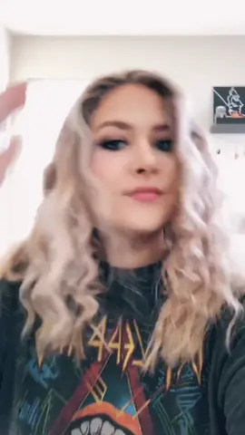 tried curling my hair with a pencil??? sorta h8 it 🤪 #hair #pencilcurls #heatlesscurls