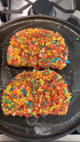 Fruity Pebbles French Toast 🥰 #breakfast #frenchtoast #Recipe #stayhomestaystrong #dessert #baker #fyp #foryou #chef #cookingtutorials #cookingtips