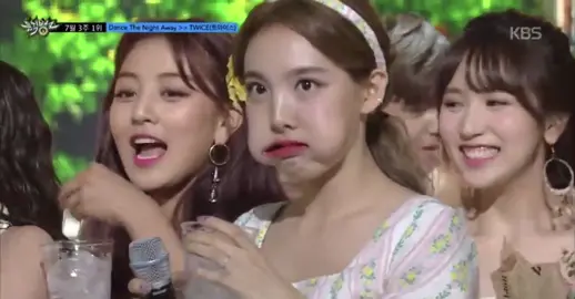 Nayeon is so adorable 😂💜 #funny #twice #once #twiceonce #adorable #twicenayeon #imnayeon #fup #kpop #dancethenightaway #cute #nayeon #kpopgg