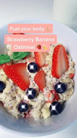 Fast and easy Strawberry Banana Oatmeal 🍓🍌#oatmeal #oatmealrecipe #strawberry #healthyrecipes #healthyfood #cleaneating #weightloss #healthyrecipe