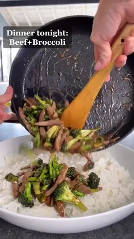What’s for dinner tonight? Make Beef+ Broccoli￼ with us🥦🍲#tiktokdiy #dinnertime #dinner #whatsfordinner #beefandbroccoli #asianfood #cookingshow