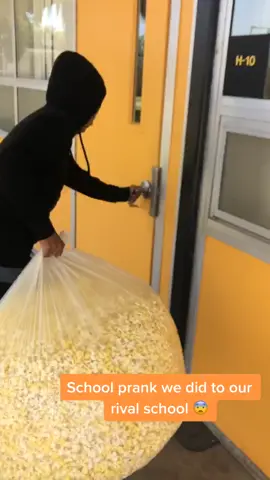 #fyp #prank #school #popcorn #highschoolprank #crazy #xyzabc