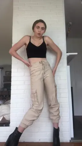 Here’s one to duet remember to use the #posingpracticechallange so I can see!!! #posetips #modeling #wlyg #weloveyourgenes #poseathome