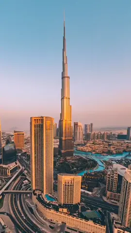 One of the most stunning rooftop views over Dubai 🤯 Wait till the end for the pics ! #rooftop #dubai #foryou #pourtoi #tiktoktravel