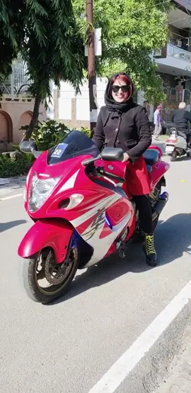 My prettyy red #Hayabusa ❤️☺️ #bikergirl #hijabibiker #roshnimisbah #superbiker