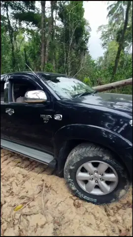 #sundaybelike #offroadthing #toyotahilux #mybaby #trinidad