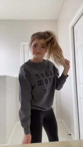 My ponytail went ➡️⬆️↘️⬅️↖️⬇️⬅️ #fyp #foryou #stayhomestaystrong