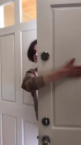 POV: Karen comes to your house to sell you her lipgloss but you call the police