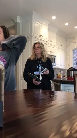 Ah thank u for the neck crack mom #neckcrack