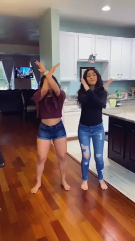 Cuando me di cuenta que era los pasos de la Macarena, se me hizo más fácil 🤪 #quarantinelife #canttouchthischallenge #dance #fyp