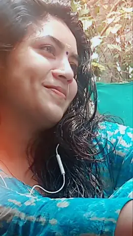 KADHAL♥️#tamilmusically #quarantinelife #nellikka #mallugirl