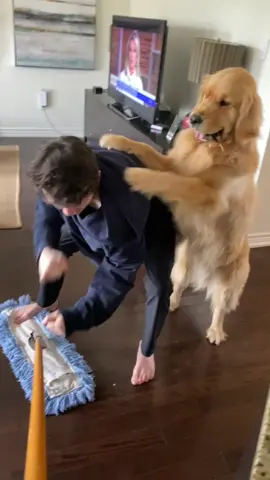 I'm scared of the mop so my bro beat it up for me 🙌🏼