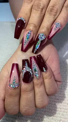 Who likes burgundy #tiktok #foryou #foryoupage #fyp #parati #uñas #acrilico #nails #nailtech #nailart #nail #nailartist #naildesign #nailartlover #fy