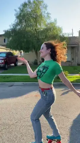 Call me Jenny 💋 @jlo #rollerskating #jlotiktokchallenge