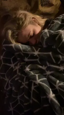 Volume up!! When she’s 4’11 but snores like an old man! @bella_jewell_  #boredathome #neverfitin #jamsession #fyp #quarantinelife