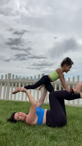 we tried our best 🙃😂 #bicyclechallenge #couldyoubetheone #MomsofTikTok  #tiktokfamily #fyp #foryou