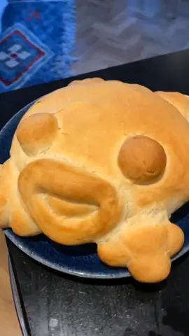 After getting inspired off of Facebook I decided to make my own froggy bread in the style of my Ribbits 🎷🐸