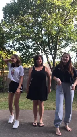 please only watch stephanie in the middle. she is perfect #fyp