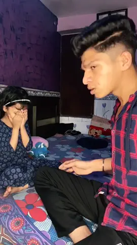 Twist😂🤣O Bhai Maaro Mujhe Maaro😂 (RATE HER ACTING out of 10) #resso #ressoapp #gunnu #array20 #hasterahoindia #comedyindia