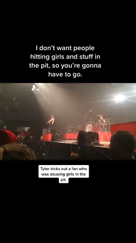 tb to this moment, so grateful he looks out for us at the shows. he handled this so well <3  #twentyonepilots #tøp #tylerjoseph #ERS #foryou #fyp ❤️