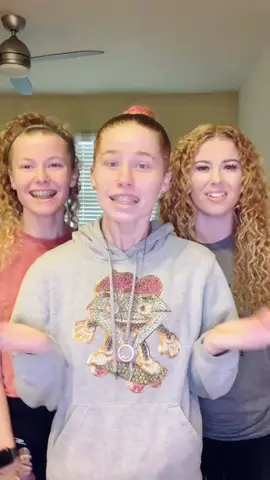 Yes we are triplets.. we are all girls too 💚 their TikToks 👉🏼 @jamietitusxo @jxsmiinee.xo